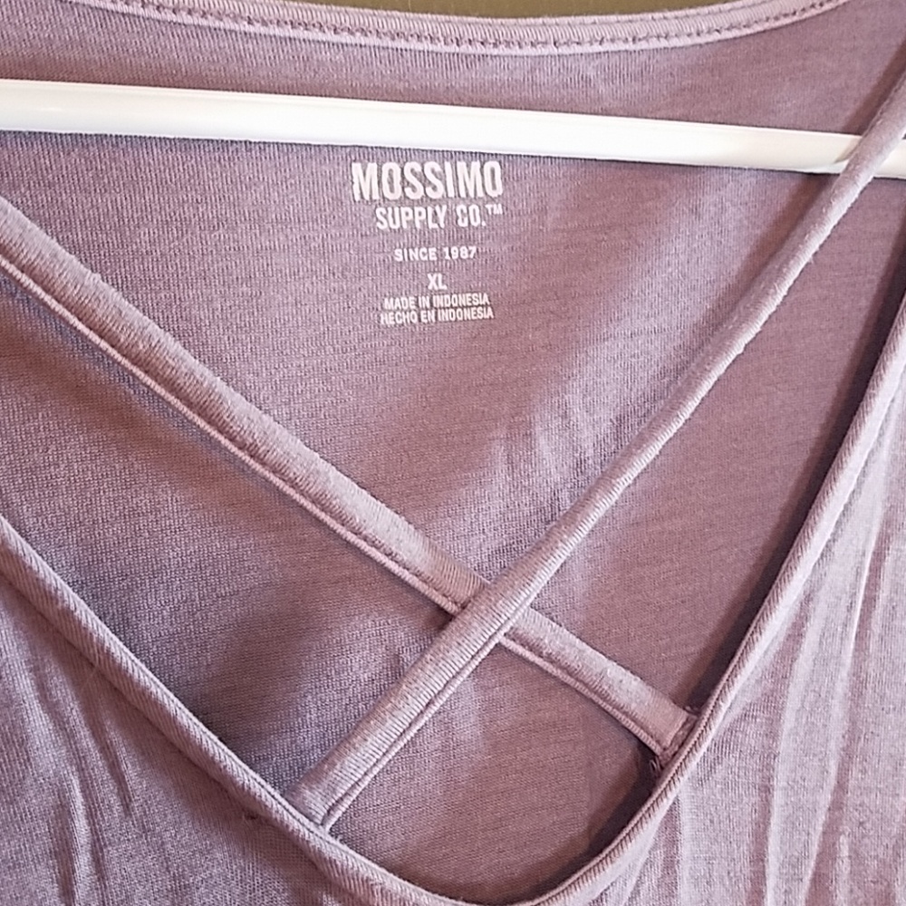 Mossimo T - Picture 2 of 2